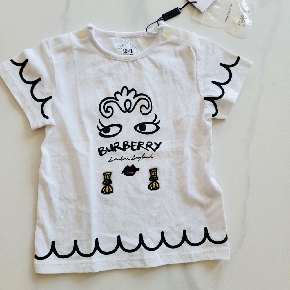 Brand new Burberry 24M white tshirt